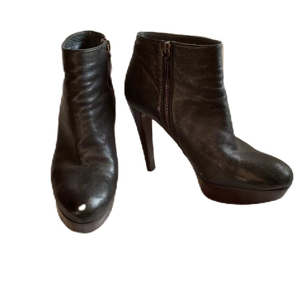 Stuart Weitzman 5” boot size 10